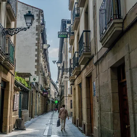 Anne サン・セバスティアン